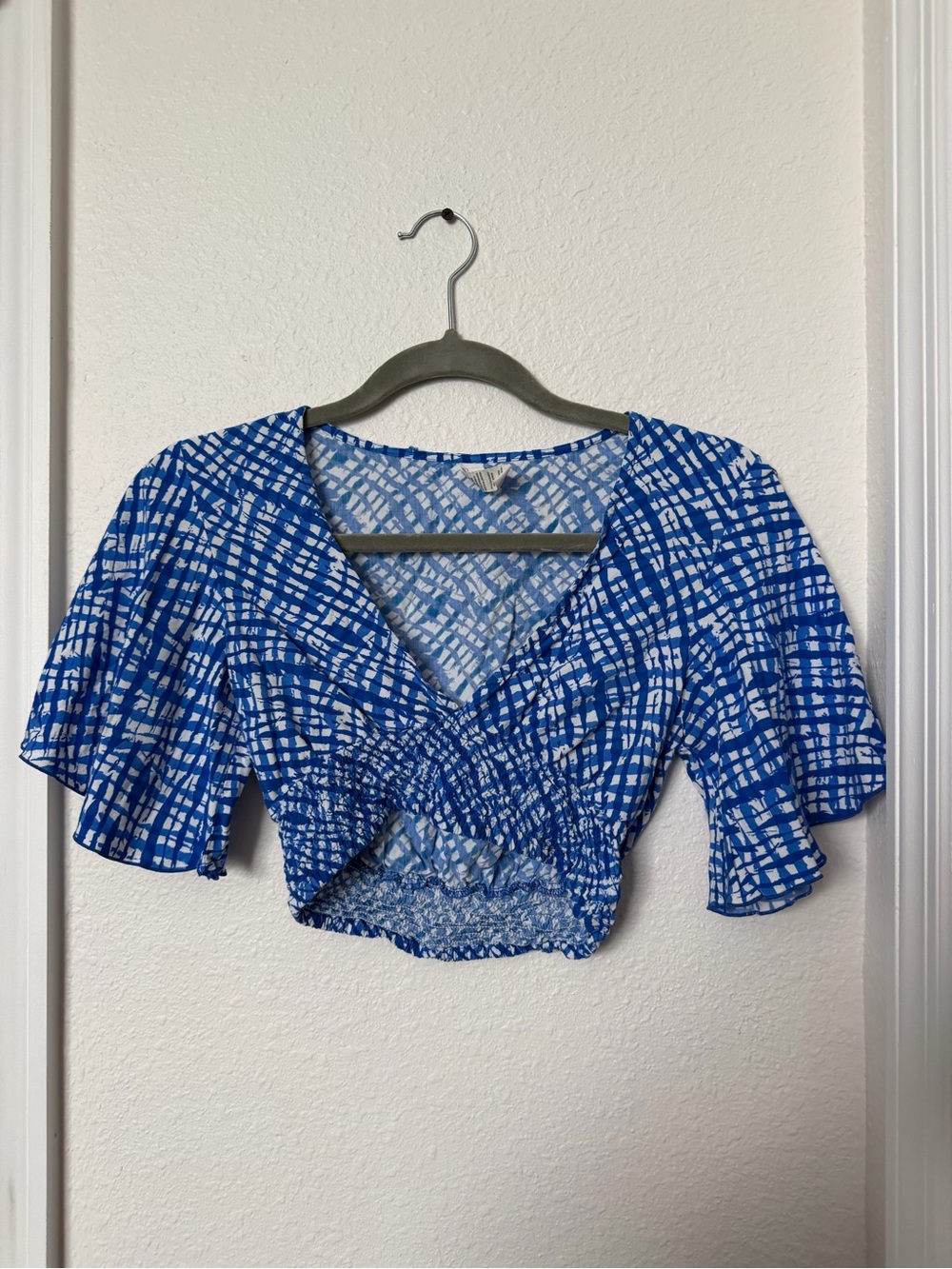 Blue Printed V-Neck Smocked Crop Top